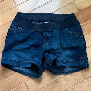 Maternity shorts 🤰🏻bundle & save on maternity